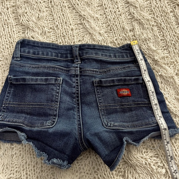 I am selling some girl shorts size  child 7 from the brand dickies - Picture 5 of 6